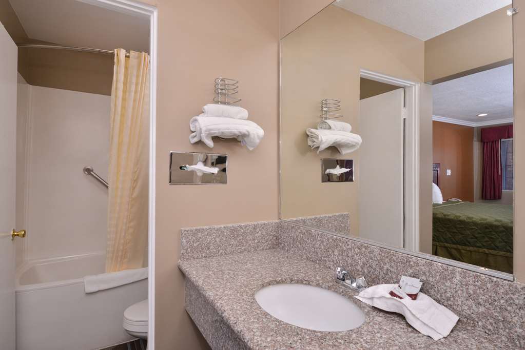 Americas Best Value Inn Corona Ruang foto